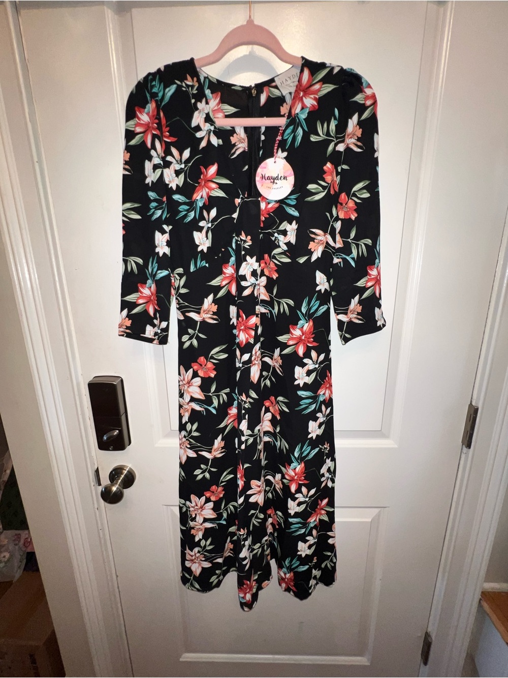 Hayden Floral MIDI Dress. New with tags.
Size: S. Asking: $65.